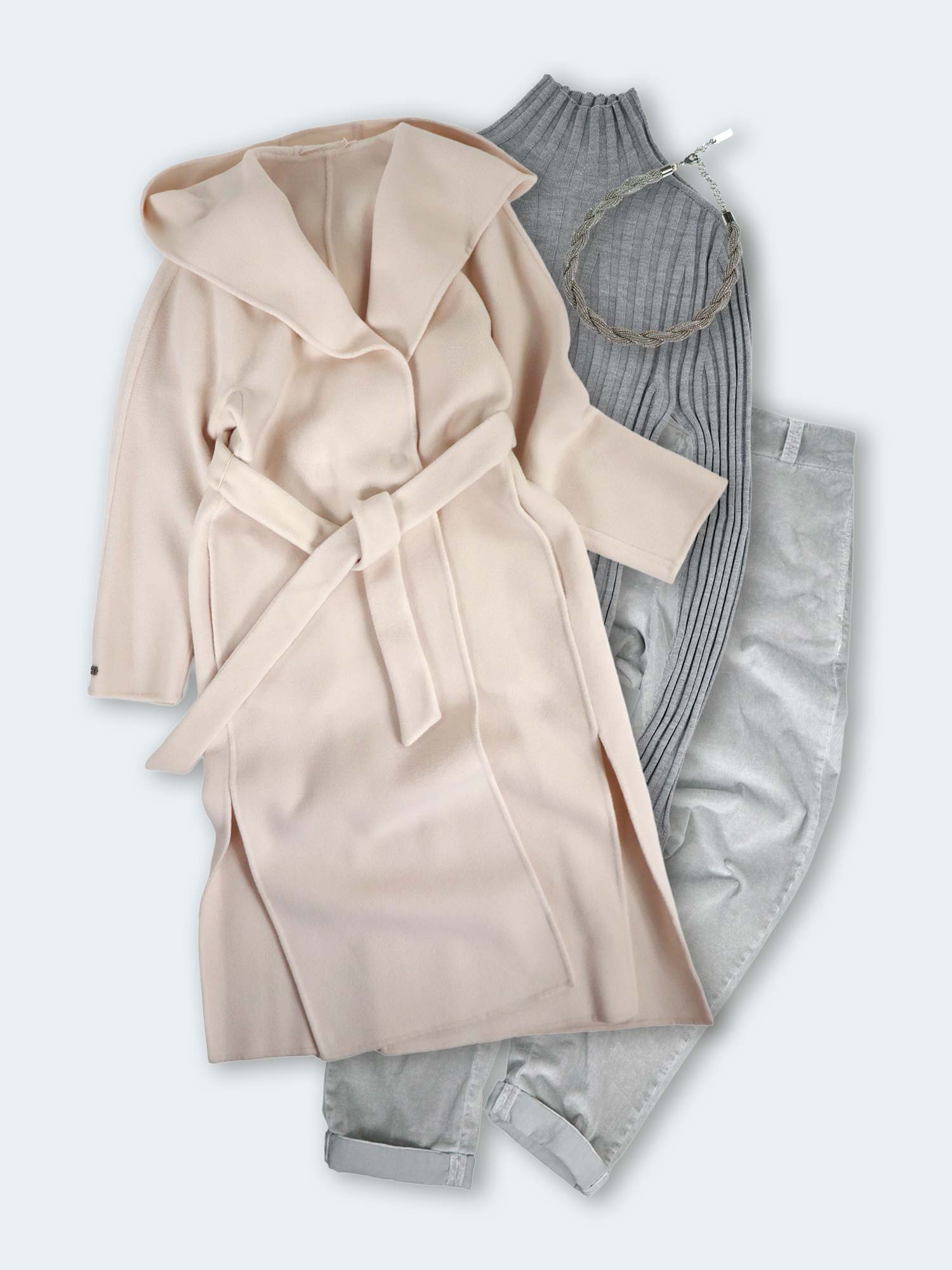 柔らかなトーンで魅せるリュクスカジュアル。