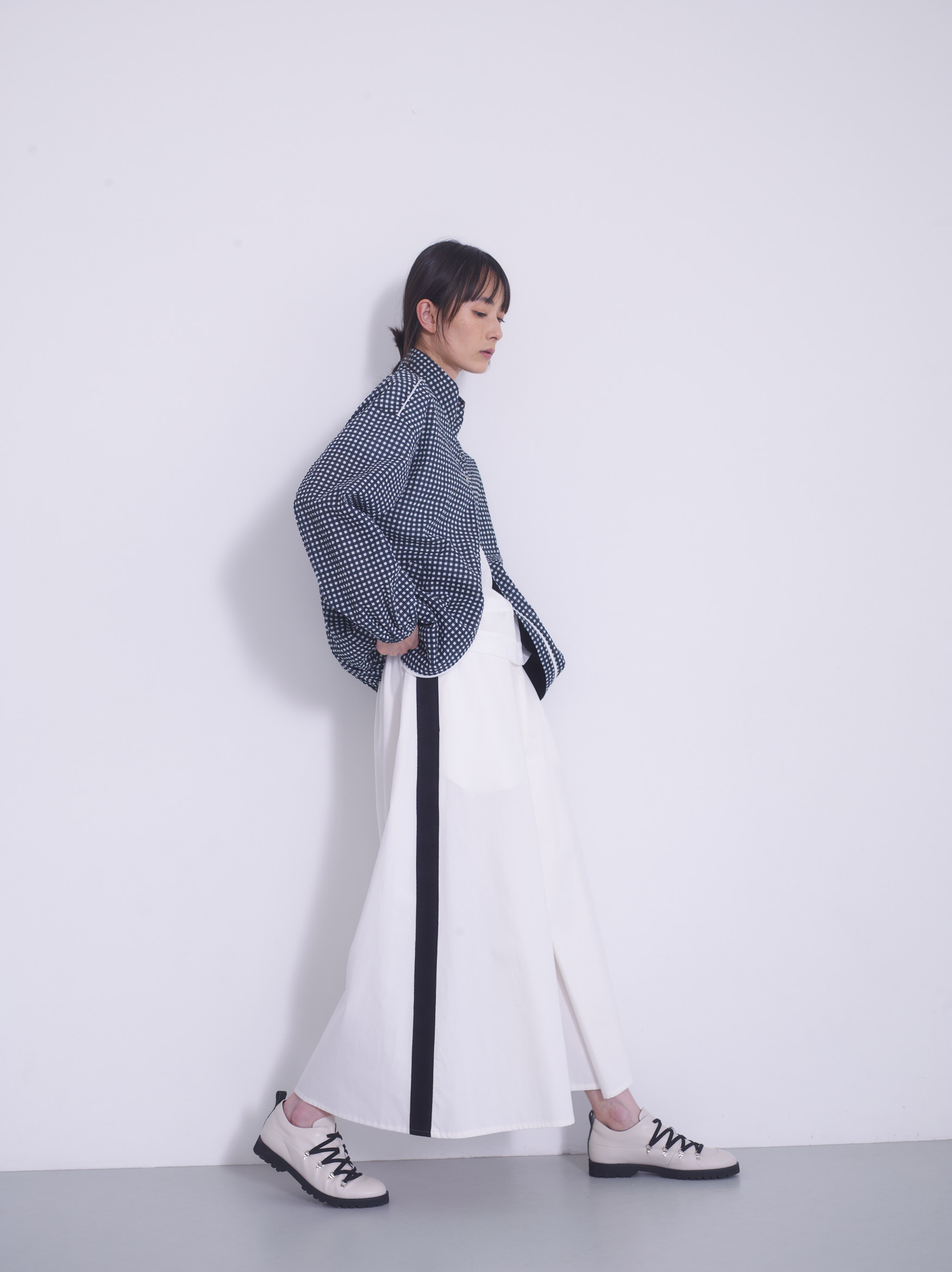 パンツ見えスカートで叶える、旬のバランス。