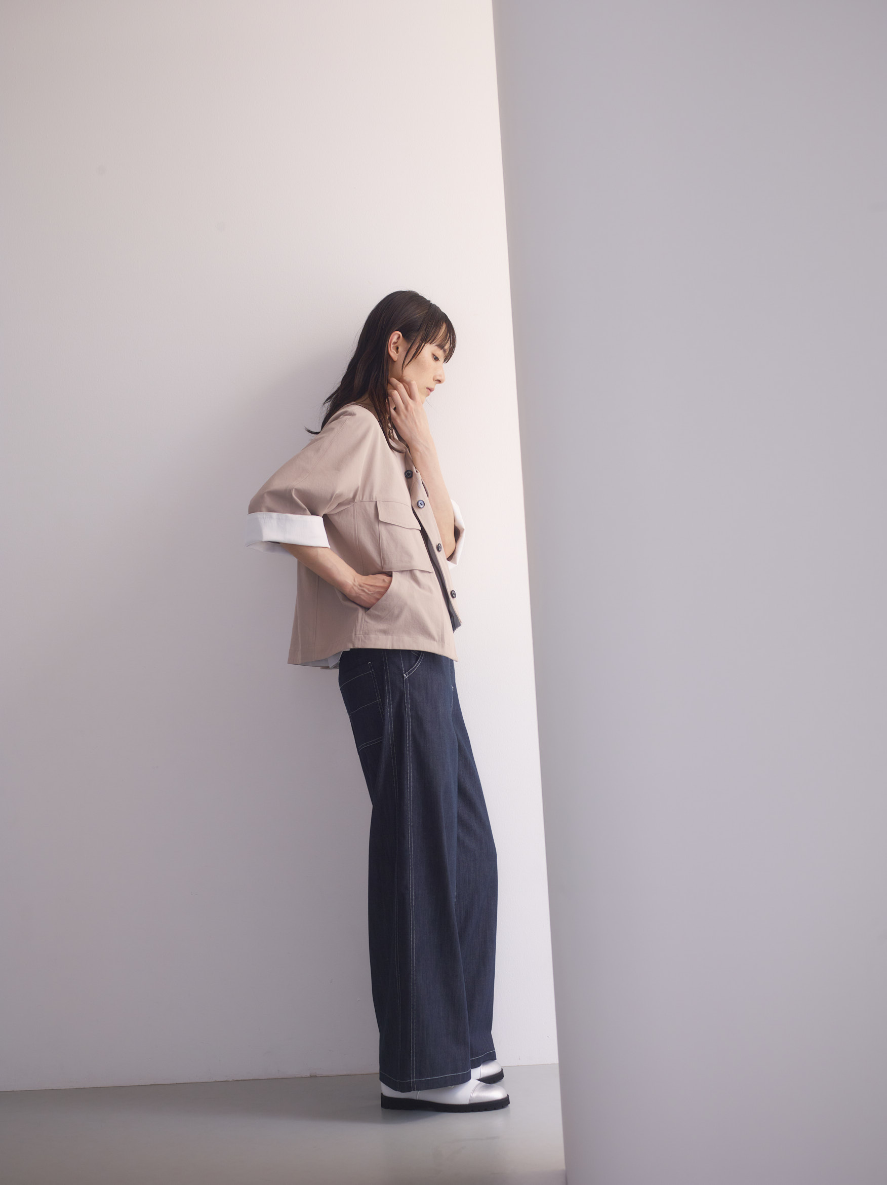 軽やかに纏う、大人のデニムスタイル。